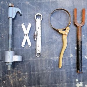 Auto repair tools